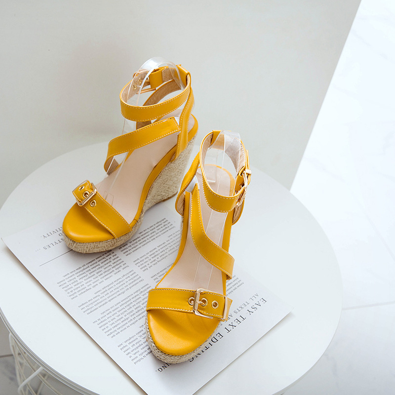 Sandale cu toc plat cu cataramă pentru comerț exterior transfrontalier, mărimi mari, modă de vară 20, cu sandale cu vârful deschis, mărime mare 40-46