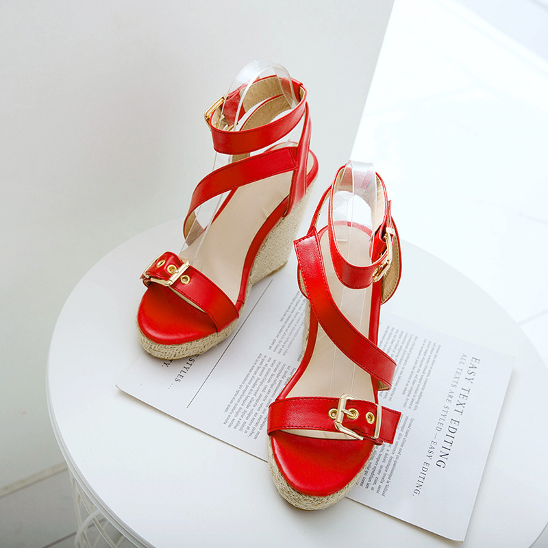 Sandale cu toc plat cu cataramă pentru comerț exterior transfrontalier, mărimi mari, modă de vară 20, cu sandale cu vârful deschis, mărime mare 40-46