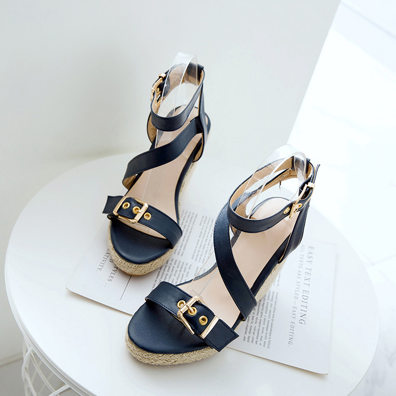 Sandale cu toc plat cu cataramă pentru comerț exterior transfrontalier, mărimi mari, modă de vară 20, cu sandale cu vârful deschis, mărime mare 40-46