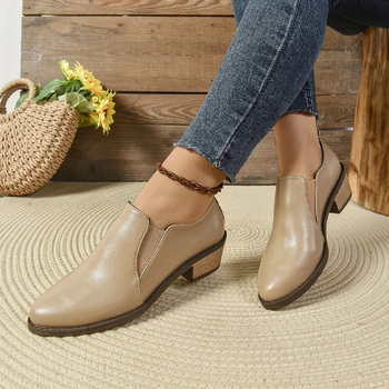 Dámske topánky Four Seasons Cezhraničný zahraničný obchod Plus Size Dámske topánky 2025 Jednofarebné hrubé podpätky špicaté setové mokasíny so stredným podpätkom