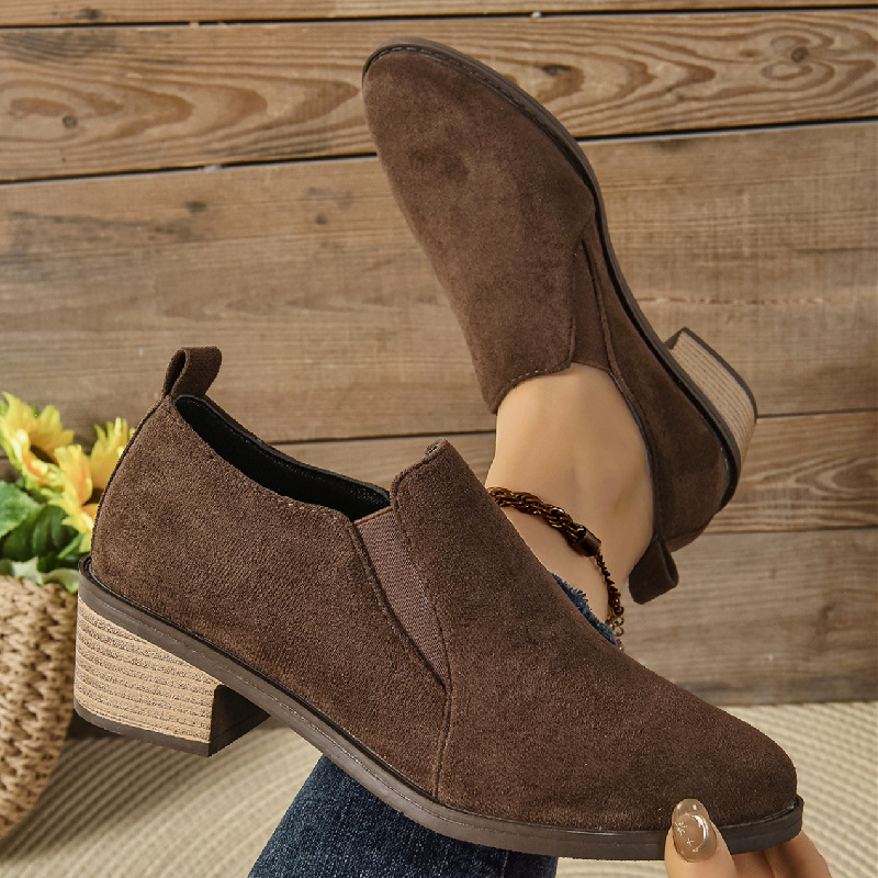 Dámske topánky Four Seasons Cezhraničný zahraničný obchod Plus Size Dámske topánky 2025 Jednofarebné hrubé podpätky špicaté setové mokasíny so stredným podpätkom