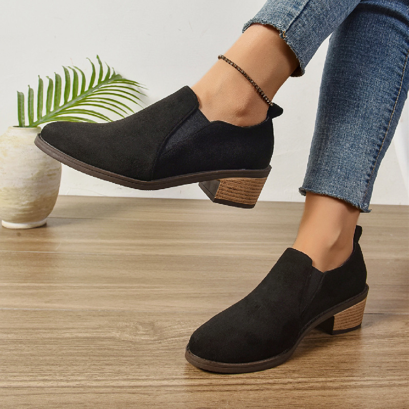 Dámske topánky Four Seasons Cezhraničný zahraničný obchod Plus Size Dámske topánky 2025 Jednofarebné hrubé podpätky špicaté setové mokasíny so stredným podpätkom