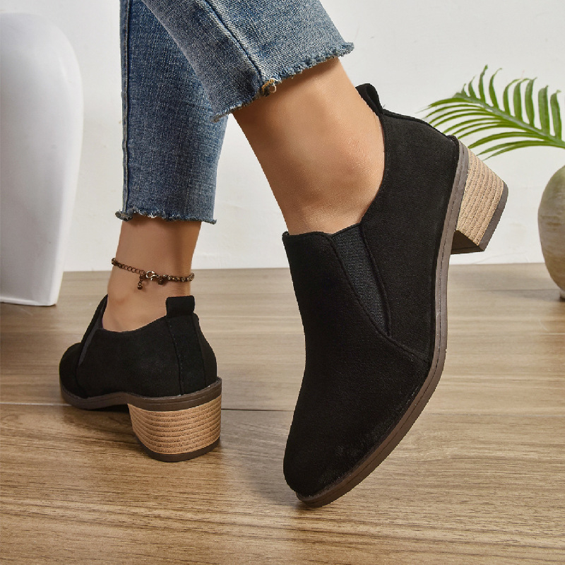 Dámske topánky Four Seasons Cezhraničný zahraničný obchod Plus Size Dámske topánky 2025 Jednofarebné hrubé podpätky špicaté setové mokasíny so stredným podpätkom