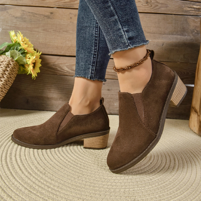 Dámske topánky Four Seasons Cezhraničný zahraničný obchod Plus Size Dámske topánky 2025 Jednofarebné hrubé podpätky špicaté setové mokasíny so stredným podpätkom