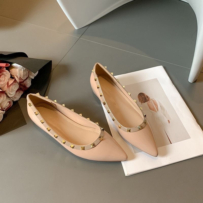 Proljetne cipele s zakovicama za 2024. godinu, ravne cipele sa špicastim vrhom, ženske baletne cipele od lakirane kože, moderne ravne potpetice, bez rukava, punk cipele