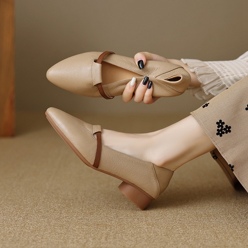 Natūralios odos tuščiavidurės moteriškos basutės 2025 m. naujos vasaros storakulniai žemi kulniukai minkštas padas motininiai bateliai kvėpuojantys skylutės viengubi bateliai