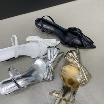 Γυναικεία Λευκά Σανδάλια με Τακούνι Στιλέτο, Λευκά, Ρηχά Σανδάλια και Μυτερό Φιόγκο, White Manor!