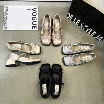 Nove satenske cipele s četvrtastom Mary Jane petom i mašnom za proljeće i ljeto 2025., eksplozivne cipele s potkovom i kopčom