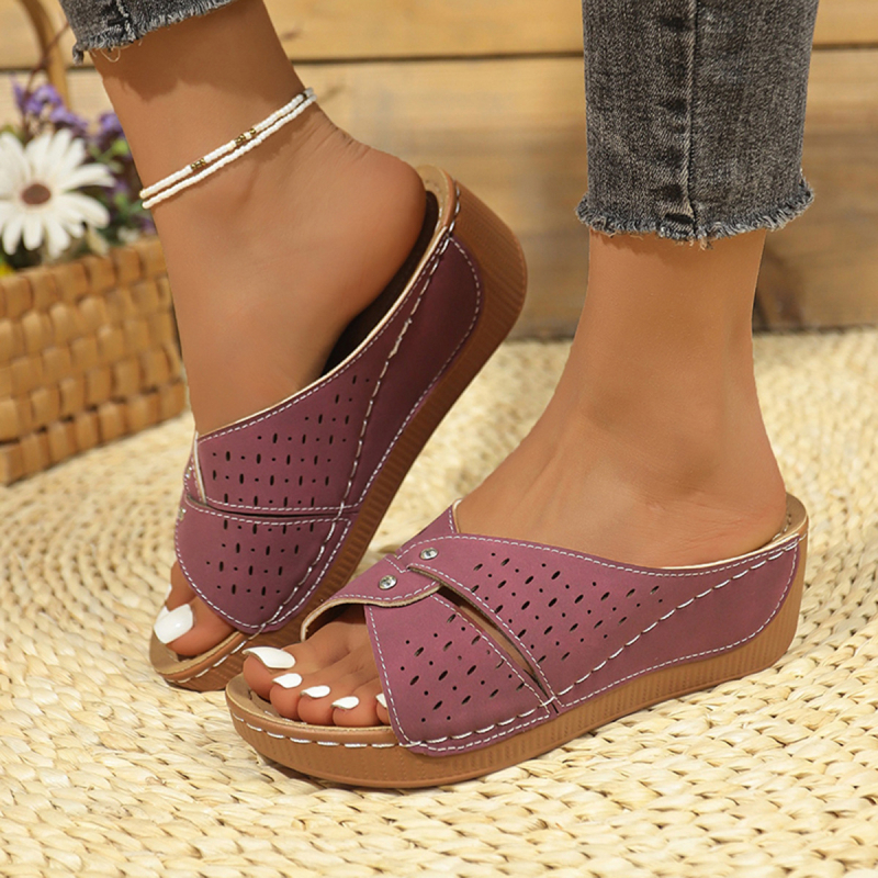 Užsienio prekybos plius dydžio 2025 m. vasaros naujos šlepetės, universalios, žemo pleišto šlepetės, lengvos ir patogios, storos šlepetės moterims.