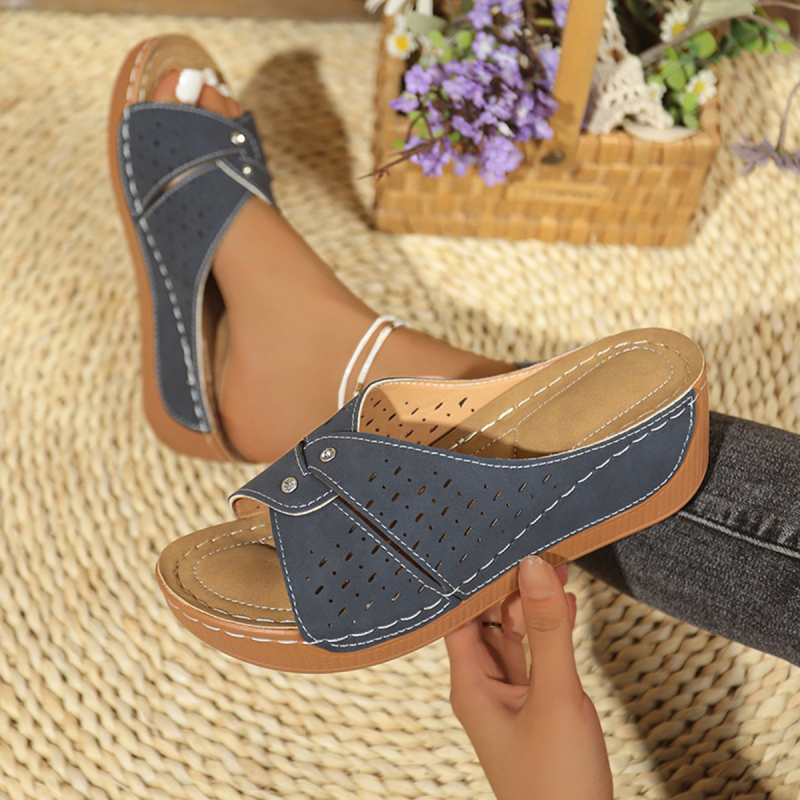 Užsienio prekybos plius dydžio 2025 m. vasaros naujos šlepetės, universalios, žemo pleišto šlepetės, lengvos ir patogios, storos šlepetės moterims.