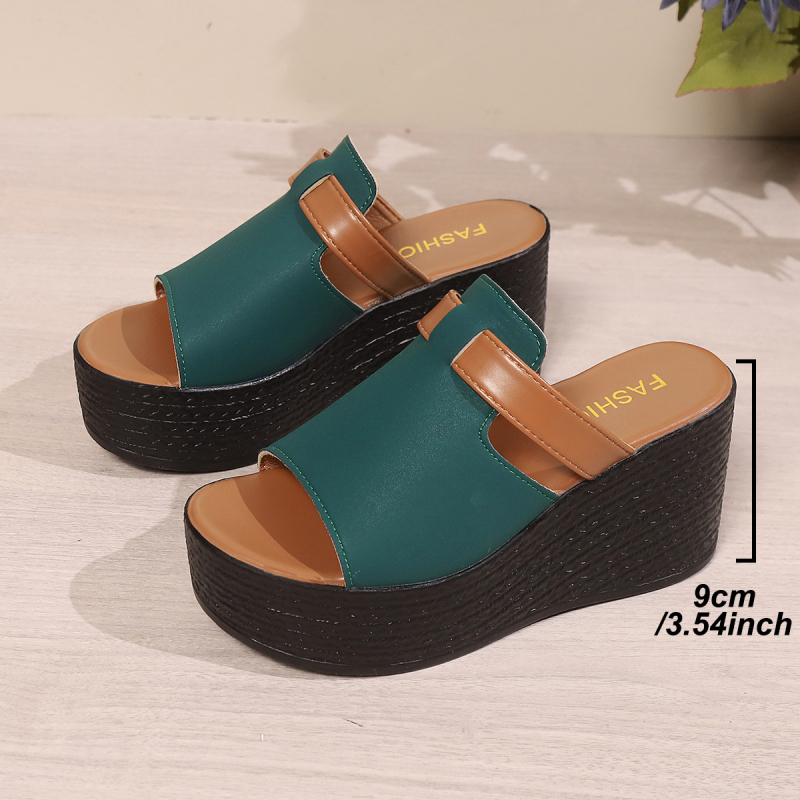 Dámske letné nové sandále na kline s hrubým spodkom, ktoré sú určené pre zahraničný obchod a cezhraničný obchod.