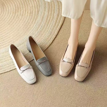 Ženske mokasine od mekane kože u britanskom stilu, proljeće 2025., nove francuske cipele s debelom petom, četvrtastim vrhom, plitkim ustima, jednoslojne cipele s srednjom petom, male kožne cipele