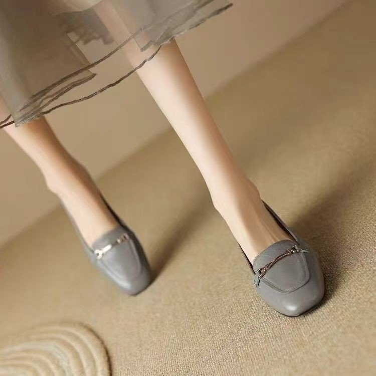 Ženske mokasine od mekane kože u britanskom stilu, proljeće 2025., nove francuske cipele s debelom petom, četvrtastim vrhom, plitkim ustima, jednoslojne cipele s srednjom petom, male kožne cipele