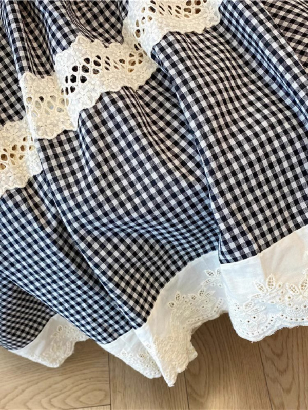 Korejski stil retro crno-bijele karirane suknje za žene, proljetni dizajn, osjećaj šuplje čipke, Gouhua šivanje, velika suknja A-kroja