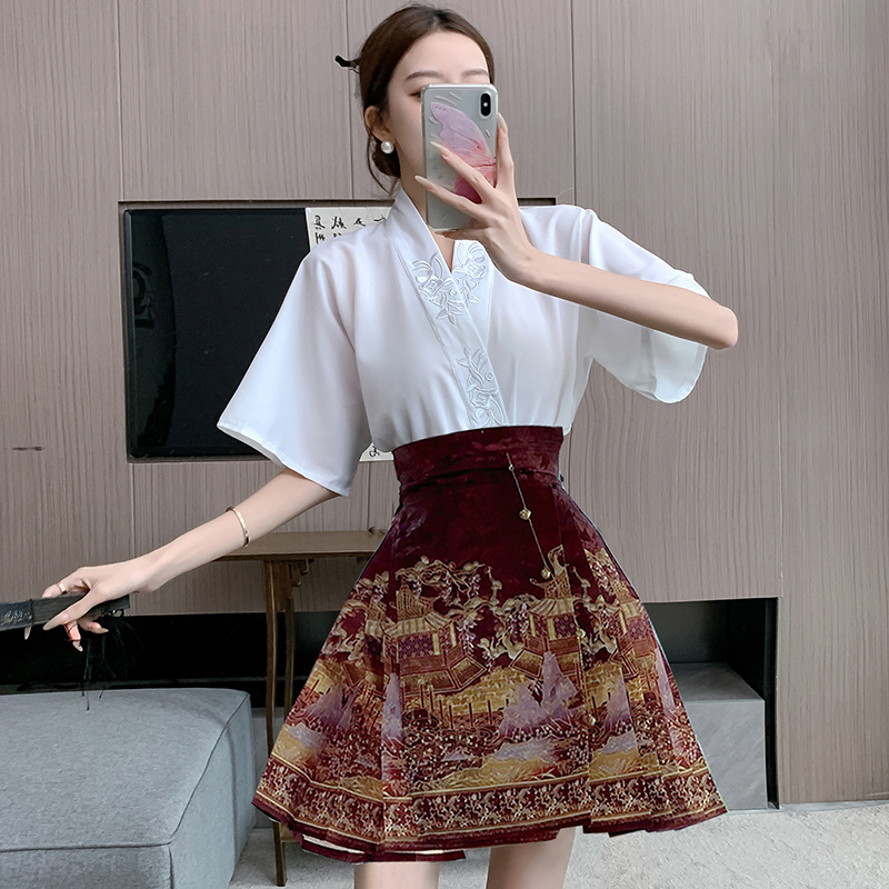 Ljeto 2024. Novi kineski stil, mali čovjek s ovratnikom, izvezeni top, kratka jednodijelna suknja s printom konja, moderna