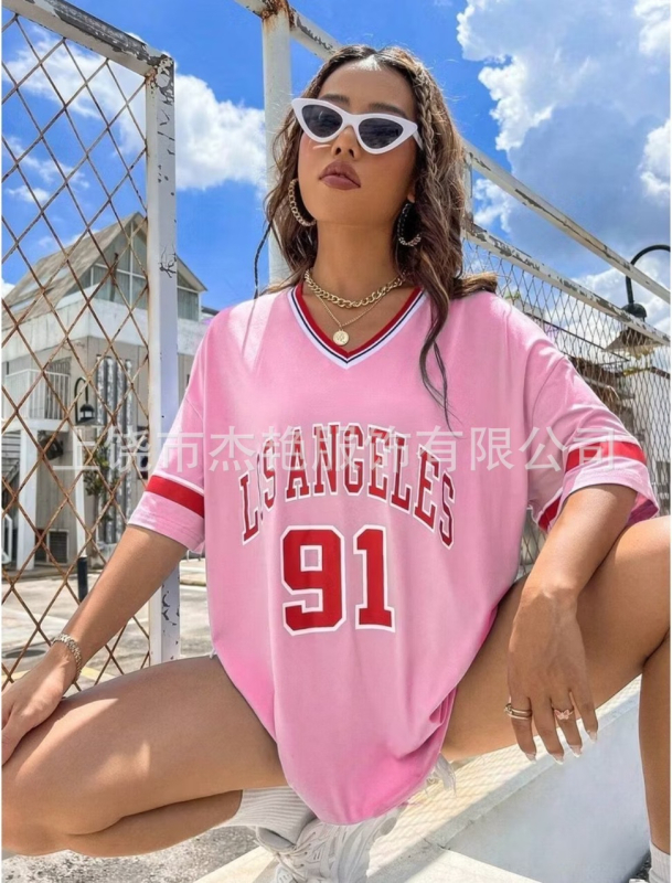Dámske voľné tričko s potlačou európskych a amerických športov Los Angeles s pruhovaným lemom a výstrihom do V