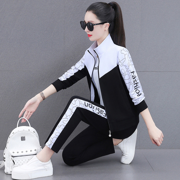 Žensko sportsko odijelo za proljeće i jesen 2023., novi modni ležerni zapadnjački stil, tanki set od tri dijela za trčanje, jednostavan