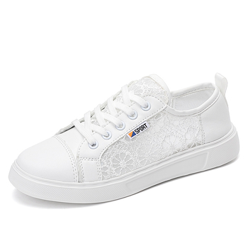 Λευκά γυναικεία παπούτσια 2023 καλοκαίρι νέα ευέλικτα αναπνεύσιμα φλατ αθλητικά sneakers με κοψίματα και mesh, λεπτό στυλ