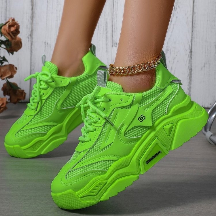 Tarpvalstybinė užsienio prekyba, pavasario ir vasaros mada, tinkliniai batai, laisvalaikio batai, saldainių spalvos, kvėpuojantys, storapadžiai, padidinto dydžio sportbačiai