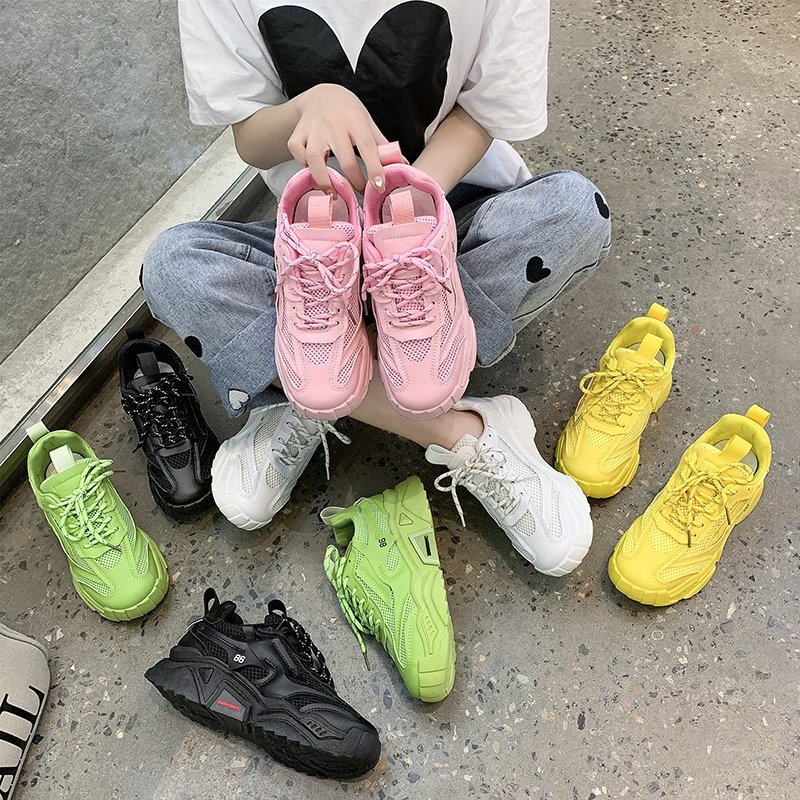 Tarpvalstybinė užsienio prekyba, pavasario ir vasaros mada, tinkliniai batai, laisvalaikio batai, saldainių spalvos, kvėpuojantys, storapadžiai, padidinto dydžio sportbačiai