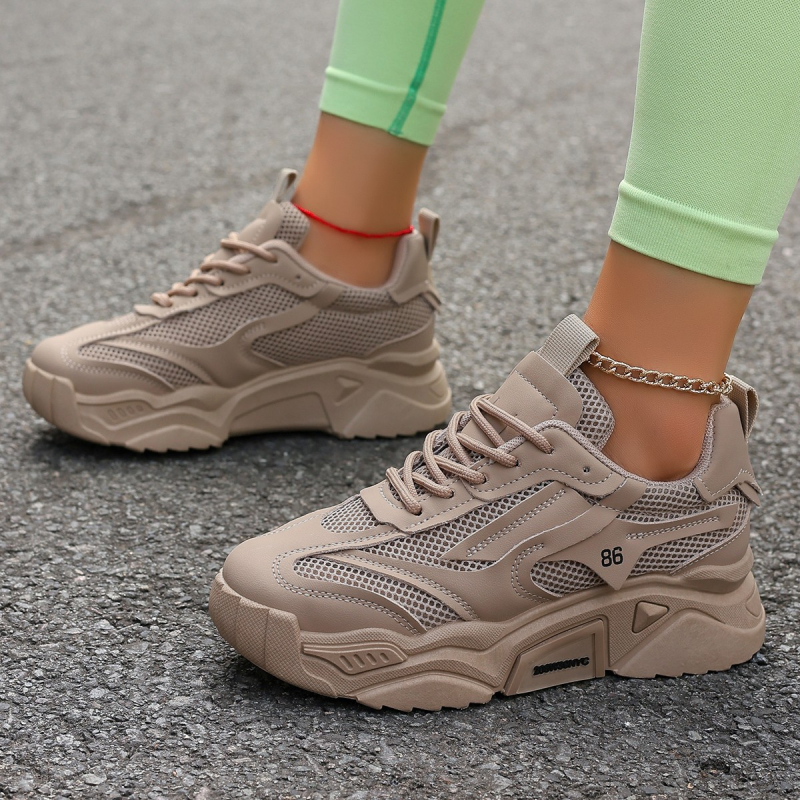 Tarpvalstybinė užsienio prekyba, pavasario ir vasaros mada, tinkliniai batai, laisvalaikio batai, saldainių spalvos, kvėpuojantys, storapadžiai, padidinto dydžio sportbačiai