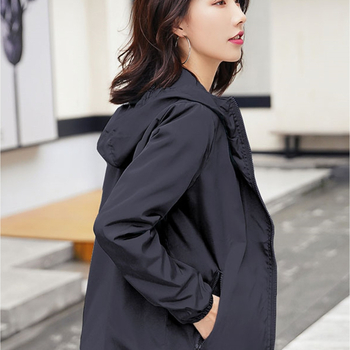 Dámsky krátky kabát pre páry z roku 2024, jar a jeseň, nová voľná bunda v kórejskom štýle s opaľovacím krémom, študentská bunda s kapucňou