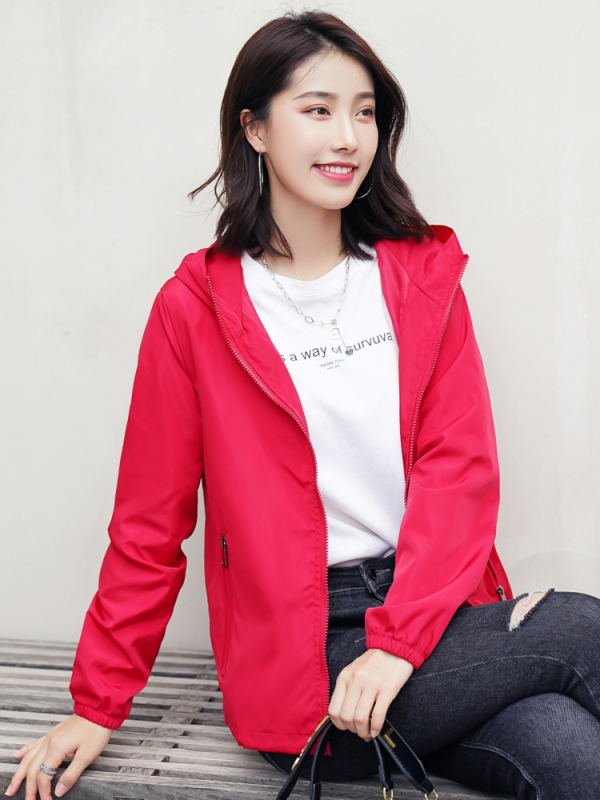 Dámsky krátky kabát pre páry z roku 2024, jar a jeseň, nová voľná bunda v kórejskom štýle s opaľovacím krémom, študentská bunda s kapucňou