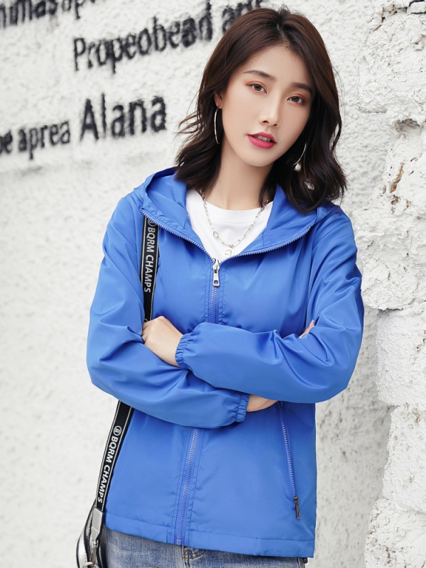 Dámsky krátky kabát pre páry z roku 2024, jar a jeseň, nová voľná bunda v kórejskom štýle s opaľovacím krémom, študentská bunda s kapucňou
