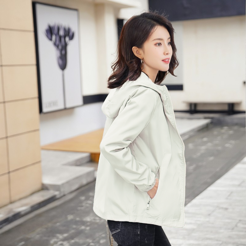 Dámsky krátky kabát pre páry z roku 2024, jar a jeseň, nová voľná bunda v kórejskom štýle s opaľovacím krémom, študentská bunda s kapucňou