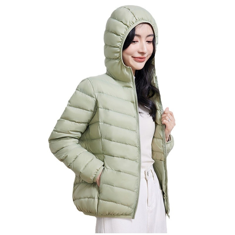 Lengva, trumpa pūkinė striukė moterims, 2024 m., nauja, vertikalia apykakle, gobtuvu, plius 90 dydžio, baltas, ančių pūkų madingas žieminis paltas.