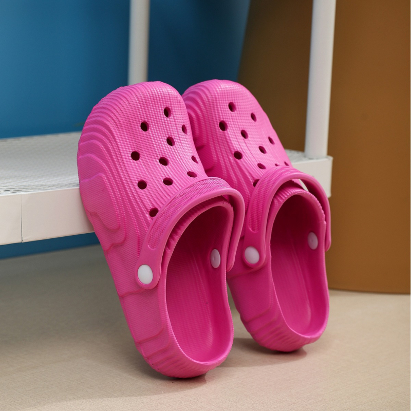 Rūpnīcas vairumtirdzniecības vasaras čības pāris bieza apakša elpojoša neslīdoša, moderna, viegla ikdienas uzvelkama iekštelpu un āra apavi