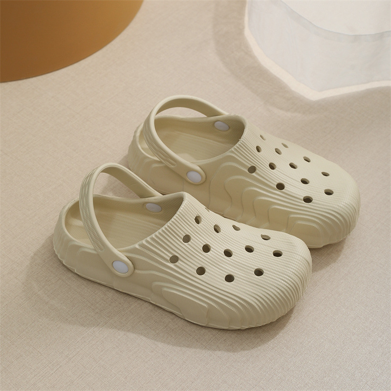 Rūpnīcas vairumtirdzniecības vasaras čības pāris bieza apakša elpojoša neslīdoša, moderna, viegla ikdienas uzvelkama iekštelpu un āra apavi