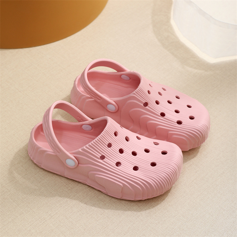 Rūpnīcas vairumtirdzniecības vasaras čības pāris bieza apakša elpojoša neslīdoša, moderna, viegla ikdienas uzvelkama iekštelpu un āra apavi