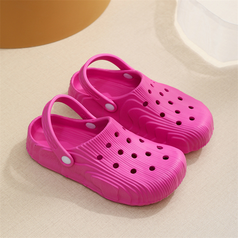 Rūpnīcas vairumtirdzniecības vasaras čības pāris bieza apakša elpojoša neslīdoša, moderna, viegla ikdienas uzvelkama iekštelpu un āra apavi