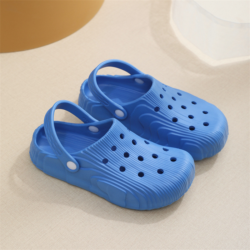 Rūpnīcas vairumtirdzniecības vasaras čības pāris bieza apakša elpojoša neslīdoša, moderna, viegla ikdienas uzvelkama iekštelpu un āra apavi