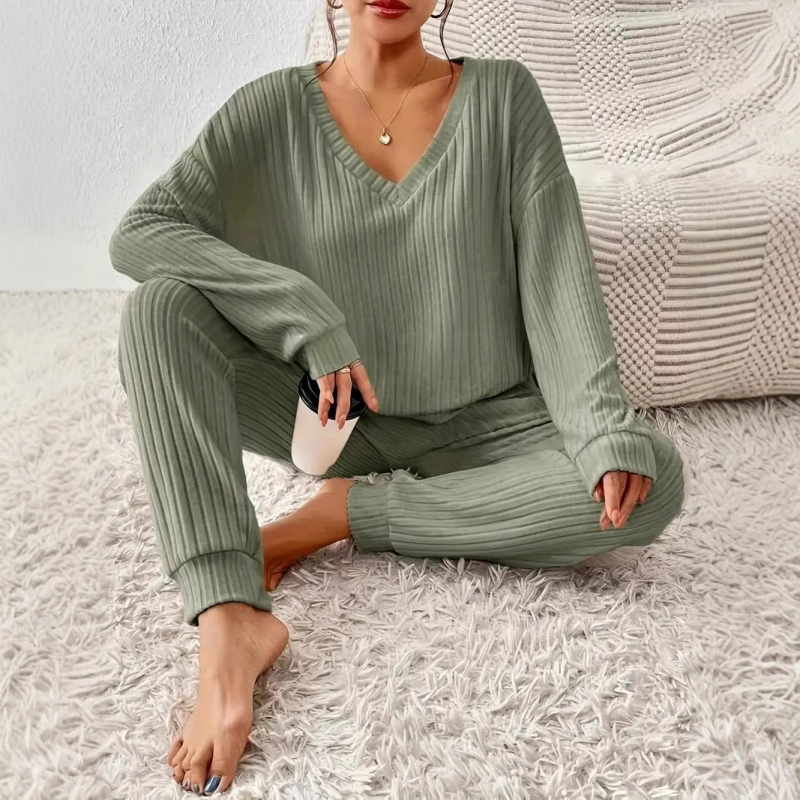 Europska i američka prekogranična neovisna postaja temu Amazon V-izrez sportsko odijelo, jednobojna majica dugih rukava i hlače