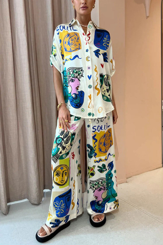 Odijelo od dva dijela s kratkim rukavima i reverom marke Cross-border Independent Station s grafitima