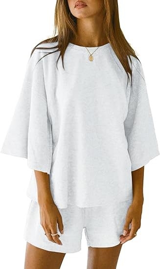 2025-ös nyári új, határokon átnyúló külkereskedelmi női kétrészes szett, hét ujjú felső és rövid nadrág, lezser kosztüm