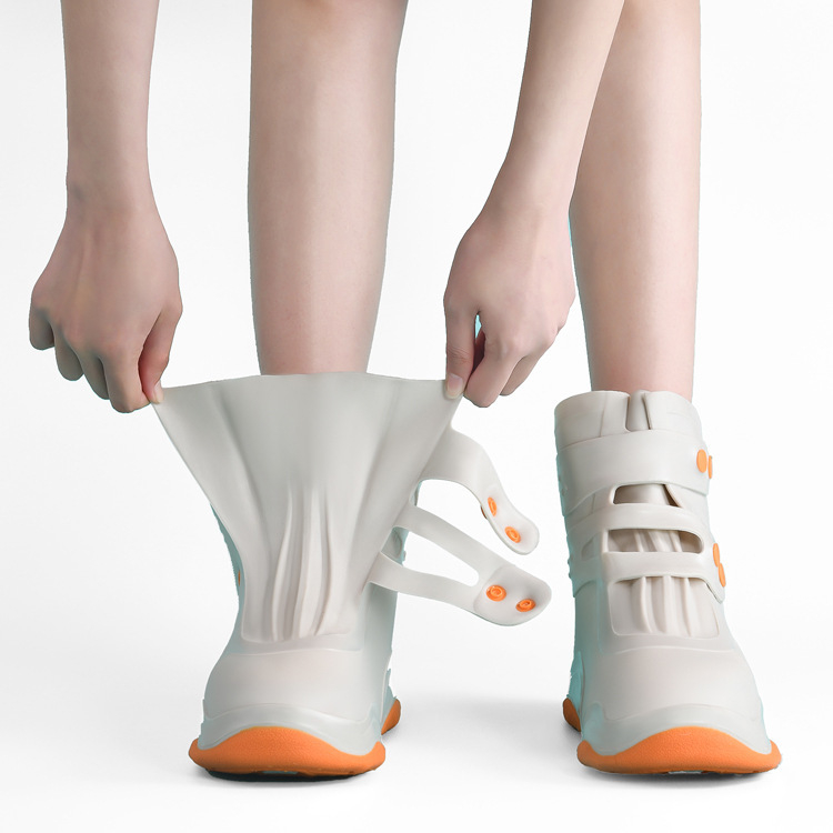 Naujas vandeniui atsparus batų užvalkalas, neslystantis, apsaugantis nuo užsiteršimo, sutirštintas, atsparus dilimui, nešiojamas, lengvai dėvimas ir nuimamas suaugusiems vaikams skirtas silikoninis batų užvalkalas nuo lietaus