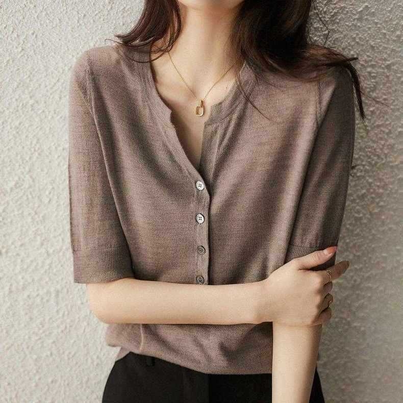 Ľahké luxusné tenké tričko s krátkym rukávom a okrúhlym výstrihom, dámske letné voľné tričko veľkej veľkosti s krátkym rukávom, ktoré redukuje vek