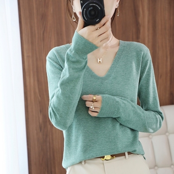Φθινοπωρινό και Χειμερινό μη μαλλί γυναικείο πουλόβερ με V λαιμόκοψη, κοντό μονόχρωμο, ευέλικτο πουλόβερ γυναικείο λεπτό κάτω μέρος, χονδρική πώληση σε όλη τη χώρα