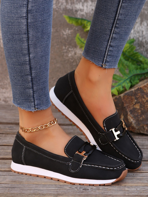 Ljetne nove male kožne cipele iz 2025., okrugle, s dvostrukim D-gumbom, ležerne cipele s plitkim ustima, ženske cipele s mekim dnom i ravnom petom za veće veličine