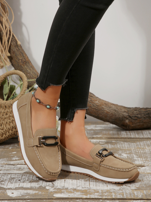 Ljetne nove male kožne cipele iz 2025., okrugle, s dvostrukim D-gumbom, ležerne cipele s plitkim ustima, ženske cipele s mekim dnom i ravnom petom za veće veličine