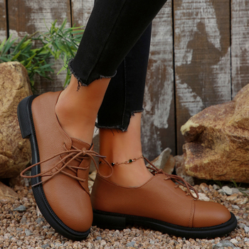 2025 m. pavasario ir rudens nauji žemi kvadratiniai kulniukai apvaliais pirštais moterims, britiško stiliaus, suvarstomi, madingi ir languoti darbo maži odiniai bateliai moterims