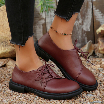 2025 m. pavasario ir rudens nauji žemi kvadratiniai kulniukai apvaliais pirštais moterims, britiško stiliaus, suvarstomi, madingi ir languoti darbo maži odiniai bateliai moterims