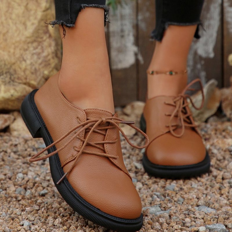 2025 m. pavasario ir rudens nauji žemi kvadratiniai kulniukai apvaliais pirštais moterims, britiško stiliaus, suvarstomi, madingi ir languoti darbo maži odiniai bateliai moterims