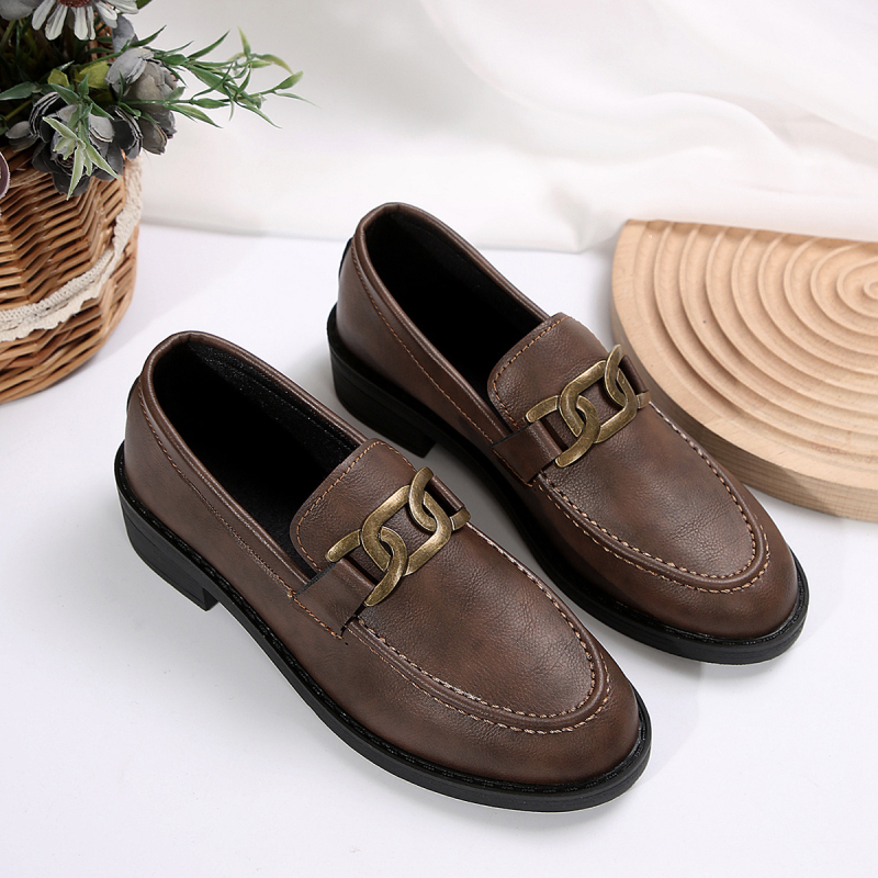 Ženske cipele s debelom potpeticom i metalnom kopčom, retro britanski stil, proljetne mokasine za 2024. godinu