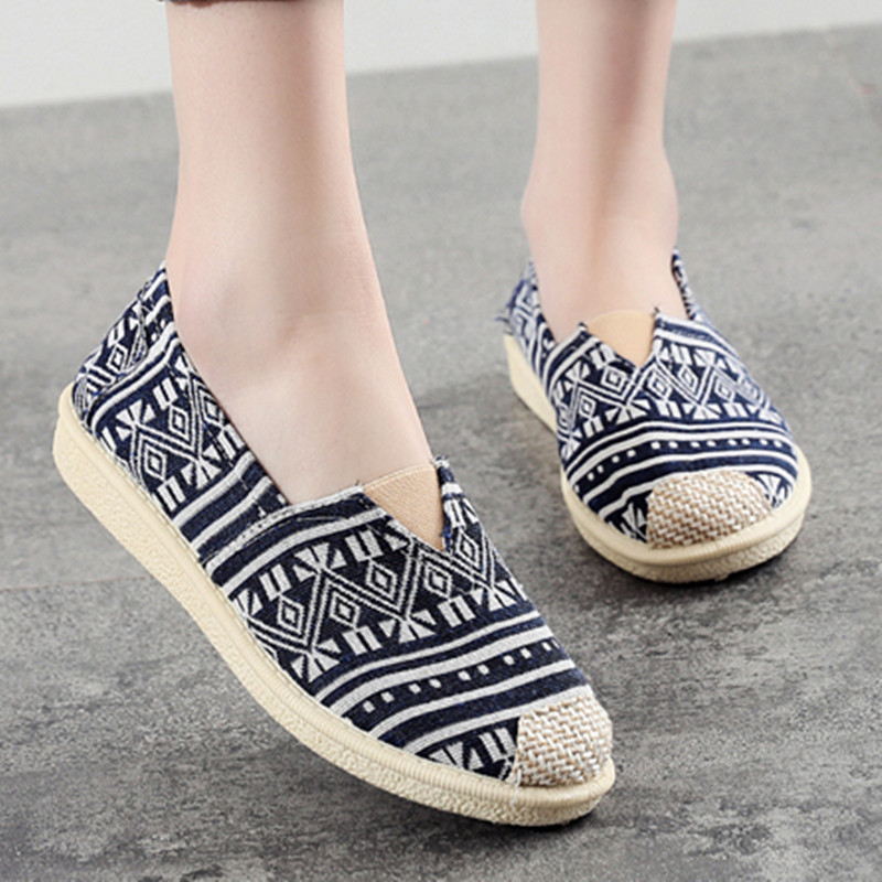 Seni Pekino medžiaginiai moteriški užsegami juodi balti drobiniai darbo bateliai etninio stiliaus laisvalaikio bateliai lengvi pupelių formos bateliai