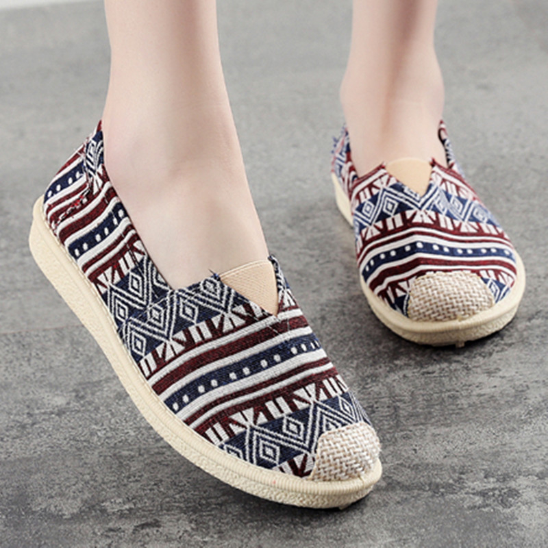 Seni Pekino medžiaginiai moteriški užsegami juodi balti drobiniai darbo bateliai etninio stiliaus laisvalaikio bateliai lengvi pupelių formos bateliai