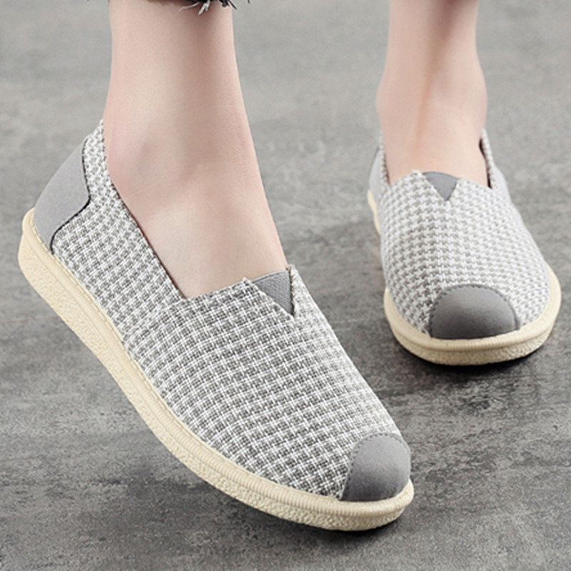 Seni Pekino medžiaginiai moteriški užsegami juodi balti drobiniai darbo bateliai etninio stiliaus laisvalaikio bateliai lengvi pupelių formos bateliai